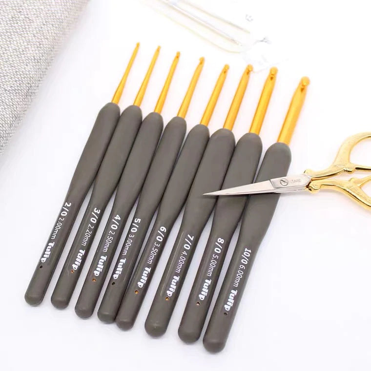 Tulip ETIMO Crochet Hook Set - 0,5 to 1,75 mm - with gold scissors ✓  Wollerei